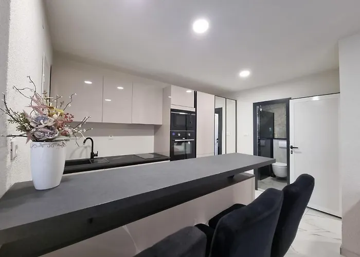 Apartament Lovre *