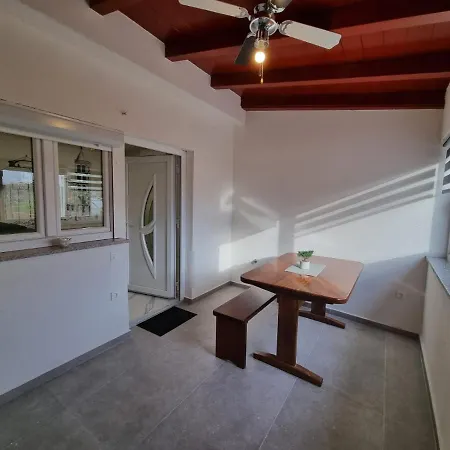 Apartment Lovre *